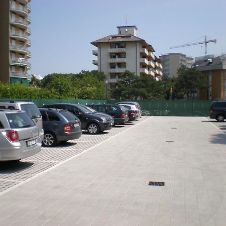 Hotel Gloria Lignano Sabbiadoro Exterior foto