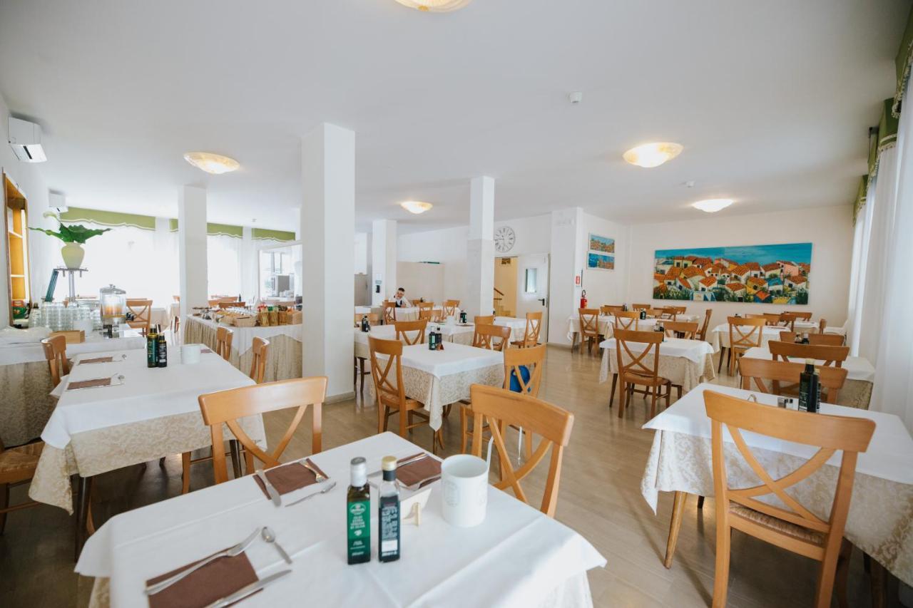 Hotel Gloria Lignano Sabbiadoro Exterior foto