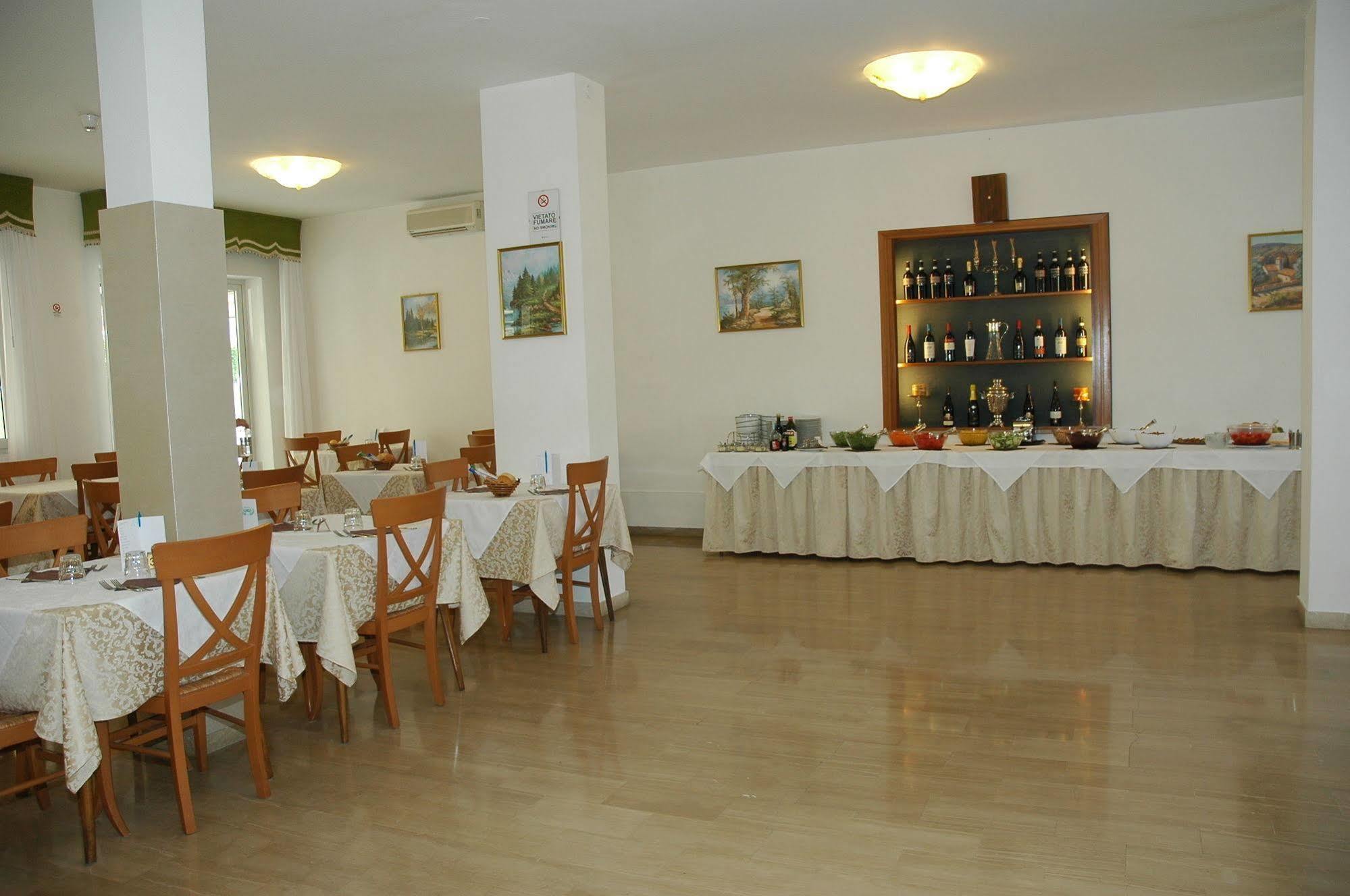 Hotel Gloria Lignano Sabbiadoro Exterior foto
