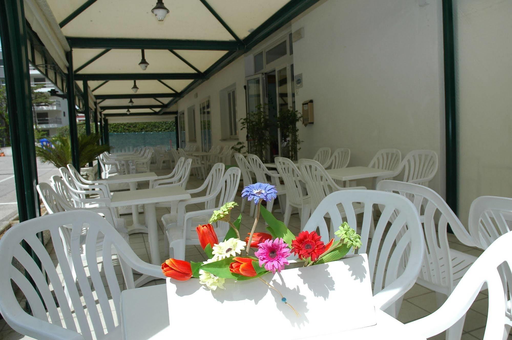 Hotel Gloria Lignano Sabbiadoro Exterior foto