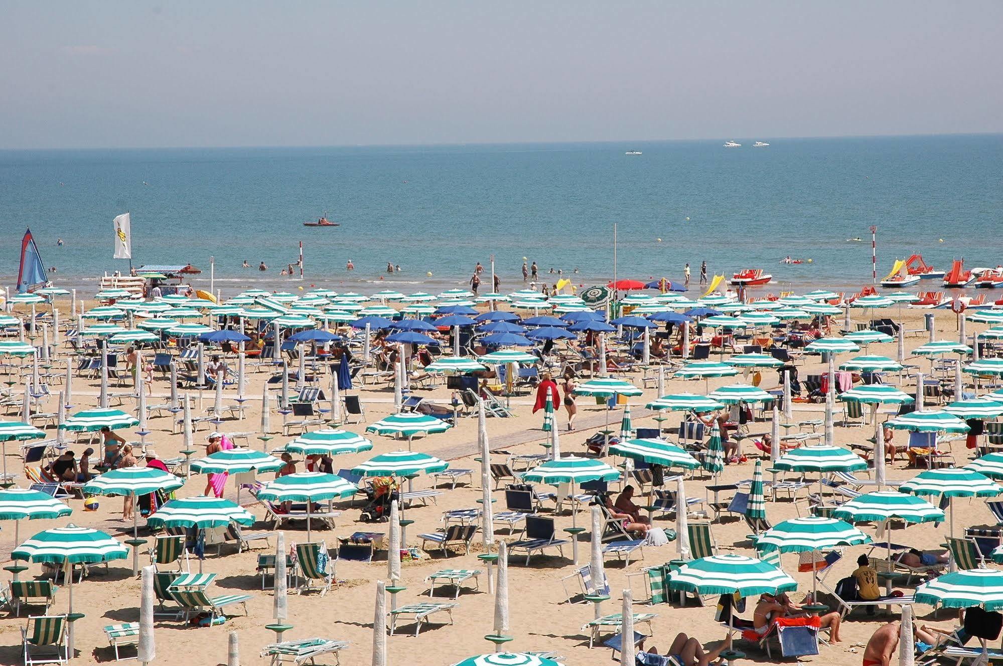 Hotel Gloria Lignano Sabbiadoro Exterior foto