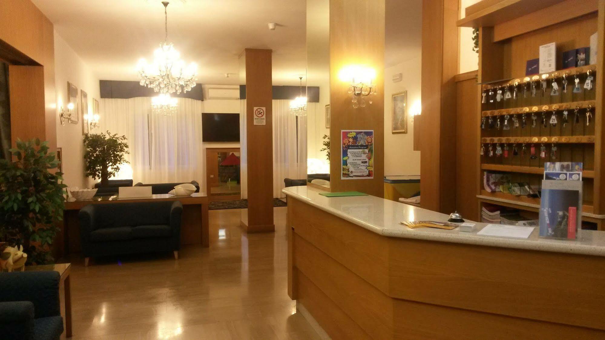 Hotel Gloria Lignano Sabbiadoro Exterior foto