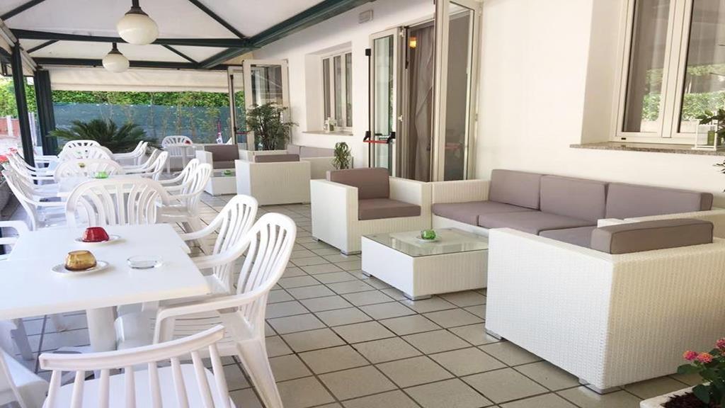 Hotel Gloria Lignano Sabbiadoro Exterior foto